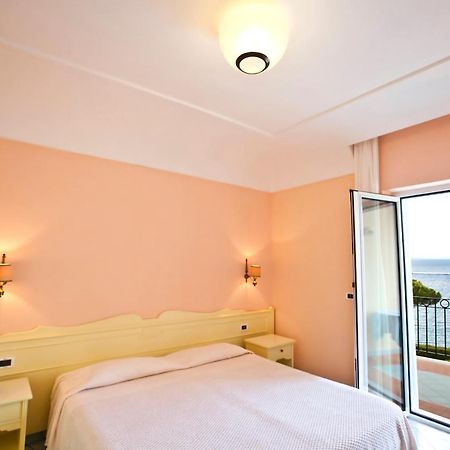 Hotel Terme Alexander Ischia Exteriör bild