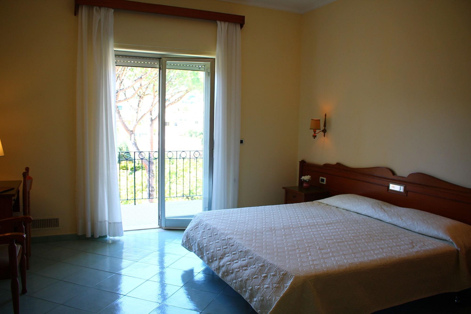 Hotel Terme Alexander Ischia Exteriör bild