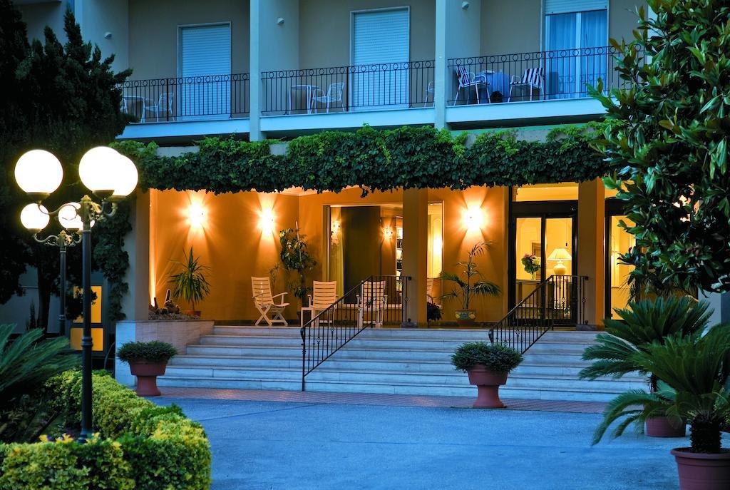 Hotel Terme Alexander Ischia Exteriör bild