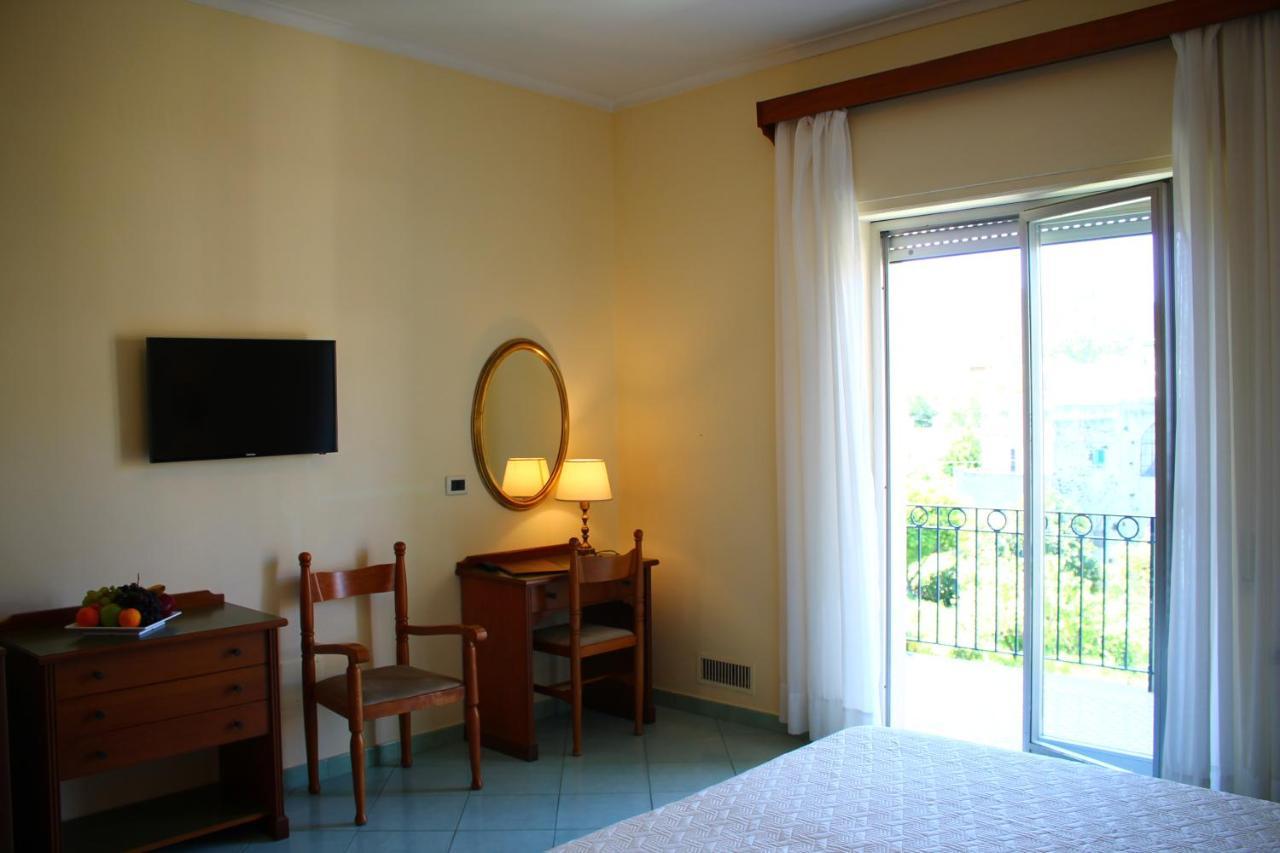 Hotel Terme Alexander Ischia Exteriör bild